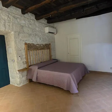Dimora Commenda Apartment *
